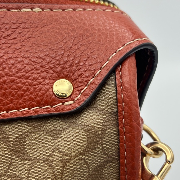 Coach Brown and Tan Signature Handbag - Picture 5 of 9